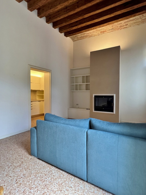 DELIZIOSO MIDI COMPLETAMENTE ARREDATO NEL CUORE DI VICENZA, A POCHI PASSI DAL TEATRO OLIMPICO - R...