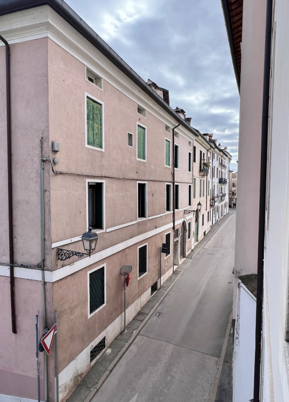 DELIZIOSO MIDI COMPLETAMENTE ARREDATO NEL CUORE DI VICENZA, A POCHI PASSI DAL TEATRO OLIMPICO - R...