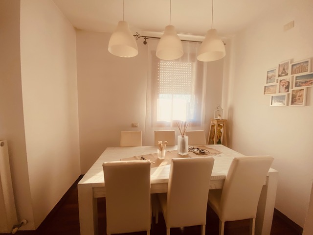 Proponiamo in vendita attico su due livelli a 500 mt dal centro di Castelfranco Veneto. L'immobil...