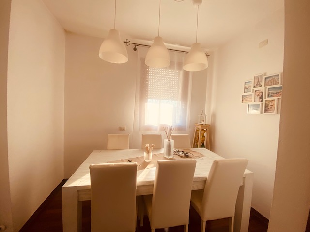 Proponiamo in vendita attico su due livelli a 500 mt dal centro di Castelfranco Veneto. L'immobil...