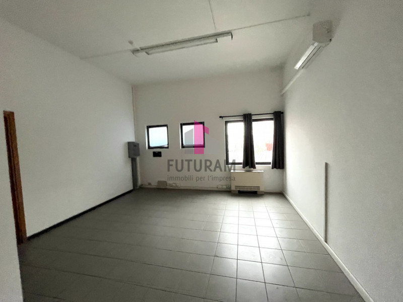 Rif: 413MIC - LIMENA - rif.184MICOL - Per info 3473209826 - In zona industriale e comodo all'auto...