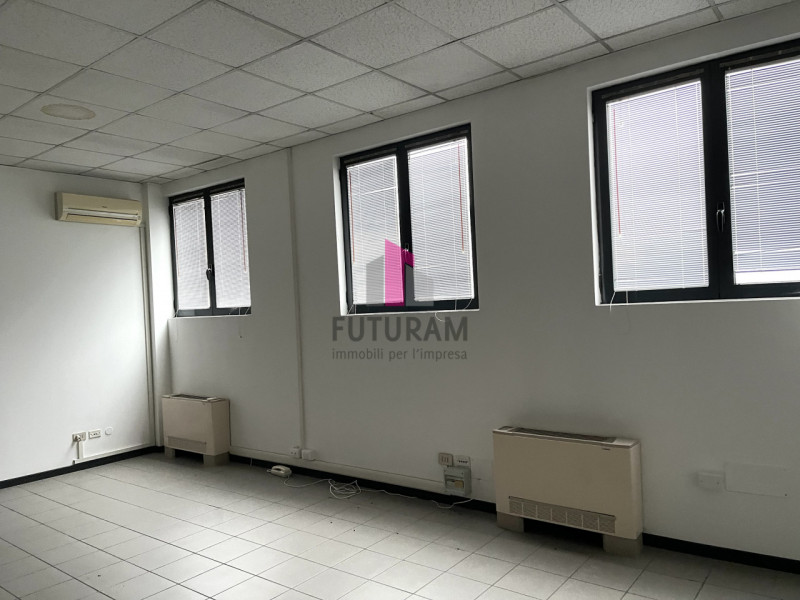 Rif: 413MIC - LIMENA - rif.184MICOL - Per info 3473209826 - In zona industriale e comodo all'auto...