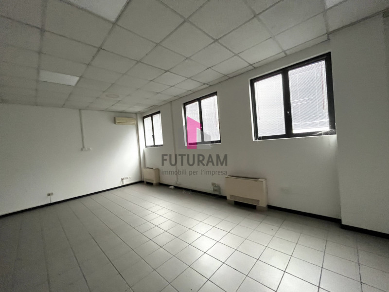 Rif: 413MIC - LIMENA - rif.184MICOL - Per info 3473209826 - In zona industriale e comodo all'auto...