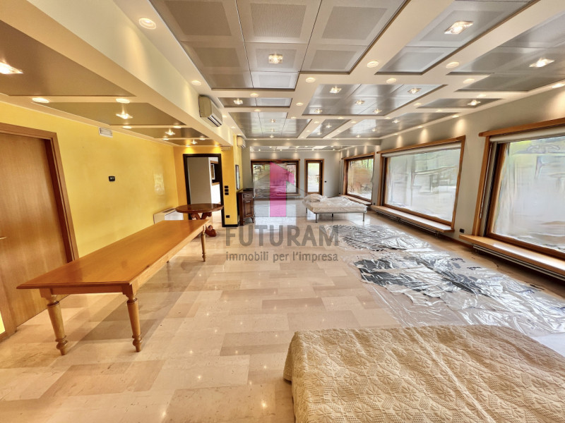 MAROSTICA - RIF.23BRU-FUTURAM PER INFO 0444/310220 - 392/9183796

IN ZONA DI FORTE PASSAGGIO, A M...