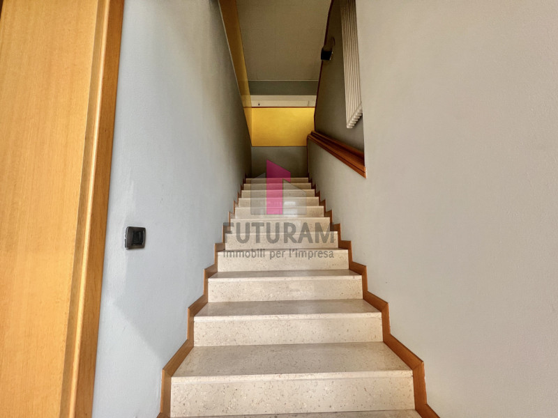 MAROSTICA - RIF.23BRU-FUTURAM PER INFO 0444/310220 - 392/9183796

IN ZONA DI FORTE PASSAGGIO, A M...