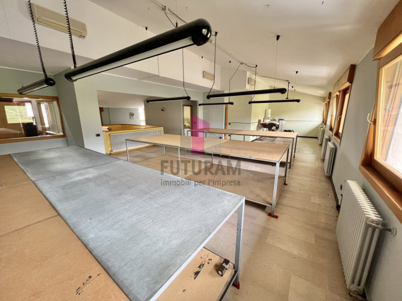 MAROSTICA - RIF.23BRU-FUTURAM PER INFO 0444/310220 - 392/9183796

IN ZONA DI FORTE PASSAGGIO, A M...