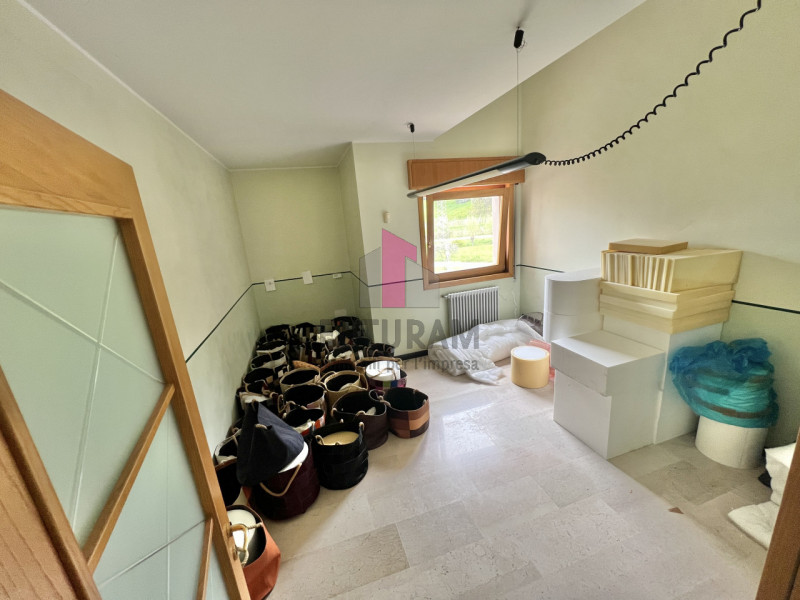 MAROSTICA - RIF.23BRU-FUTURAM PER INFO 0444/310220 - 392/9183796

IN ZONA DI FORTE PASSAGGIO, A M...