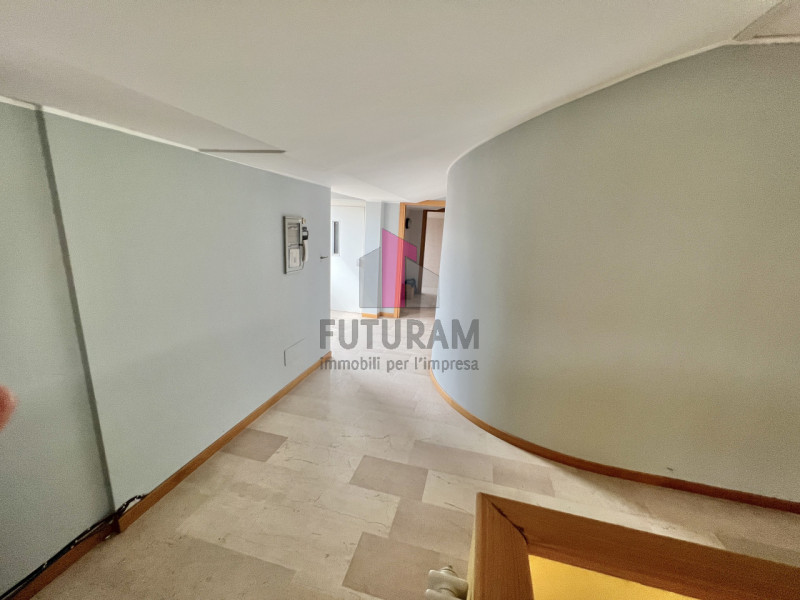 MAROSTICA - RIF.23BRU-FUTURAM PER INFO 0444/310220 - 392/9183796

IN ZONA DI FORTE PASSAGGIO, A M...