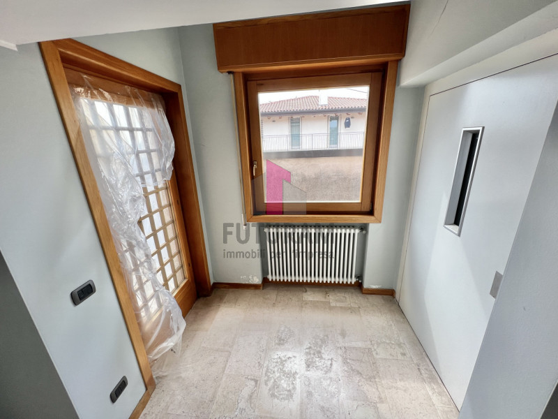 MAROSTICA - RIF.23BRU-FUTURAM PER INFO 0444/310220 - 392/9183796

IN ZONA DI FORTE PASSAGGIO, A M...