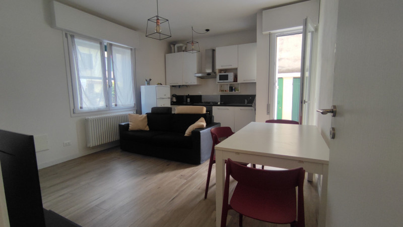 Sei alla ricerca di un ambiente accogliente e moderno per i tuoi studi? Ti proponiamo una stanza ...