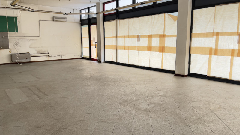 Sarmeola di Rubano (PD):

Situato in una posizione strategica, tra la statale PD-VI e via dei Com...