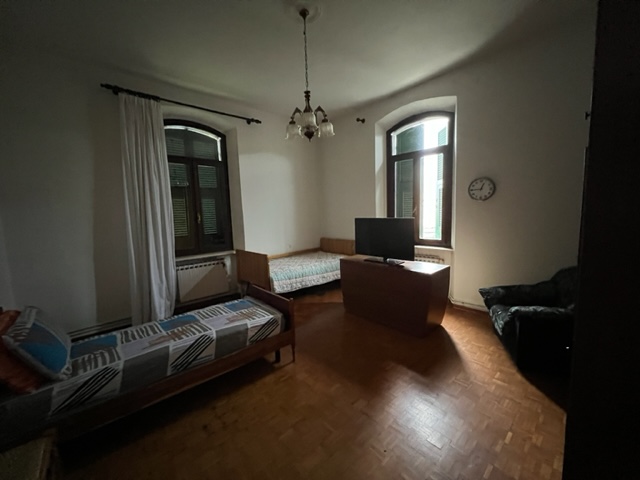 Appartamento quadrilocale in vendita situato nel cuore di Stanghella, una località che unisce tra...