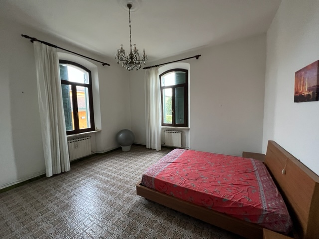 Appartamento quadrilocale in vendita situato nel cuore di Stanghella, una località che unisce tra...