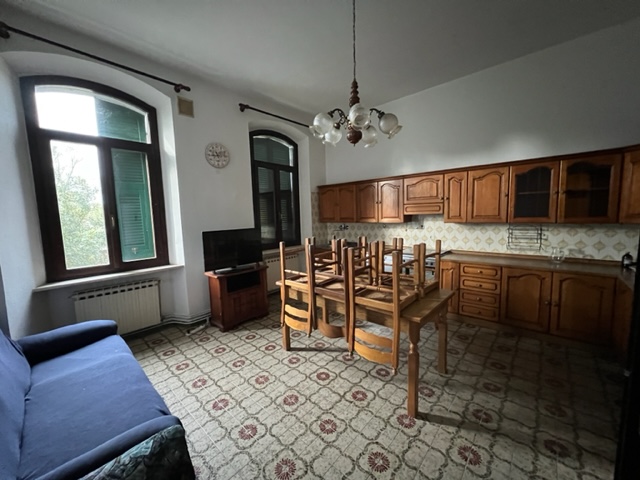 Appartamento quadrilocale in vendita situato nel cuore di Stanghella, una località che unisce tra...