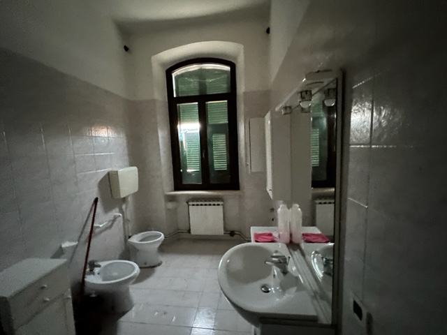 Appartamento quadrilocale in vendita situato nel cuore di Stanghella, una località che unisce tra...