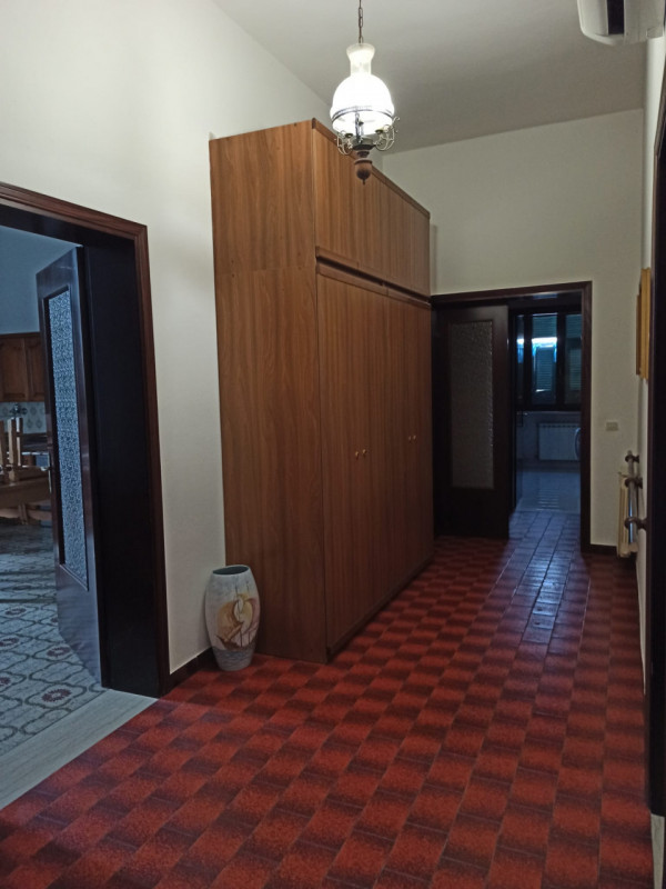 Appartamento quadrilocale in vendita situato nel cuore di Stanghella, una località che unisce tra...