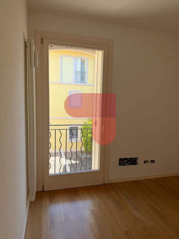 Scoprite questo affascinante appartamento di 80 mq con accesso indipendente, situato nel centro s...