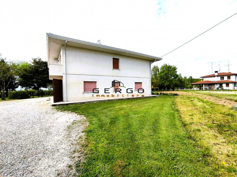 (Per INFO Mattias 3494222146) A Pramaggiore, in piena zona doc Lison - Pramaggiore, si propone in...