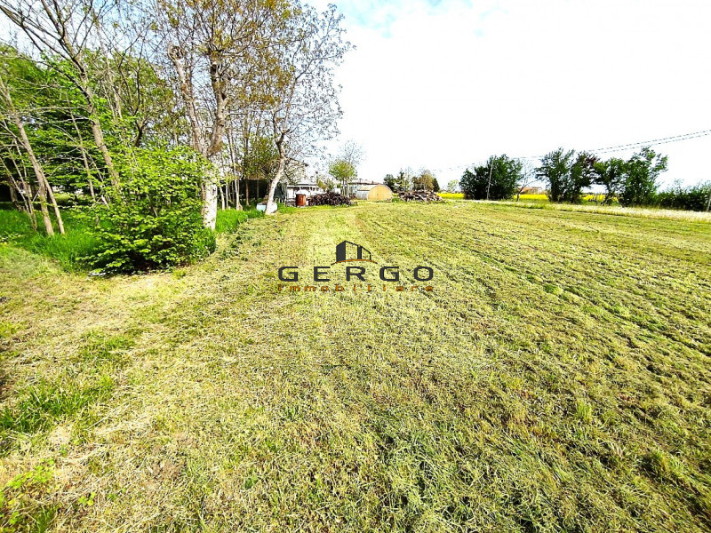 (Per INFO Mattias 3494222146) A Pramaggiore, in piena zona doc Lison - Pramaggiore, si propone in...