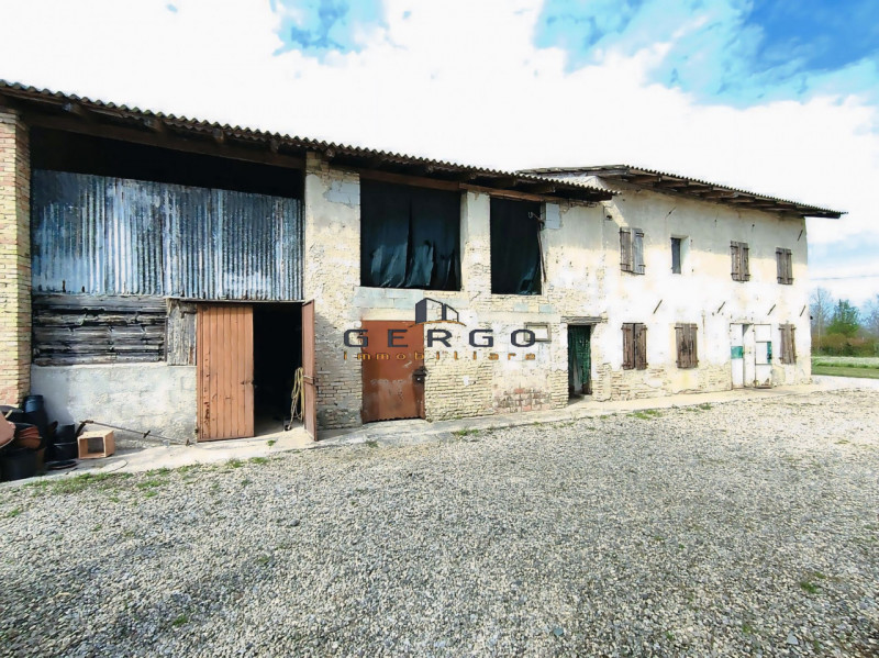 (Per INFO Mattias 3494222146) A Pramaggiore, in piena zona doc Lison - Pramaggiore, si propone in...