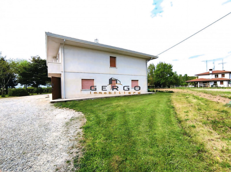 (Per INFO Mattias 3494222146) A Pramaggiore, in piena zona doc Lison - Pramaggiore, si propone in...