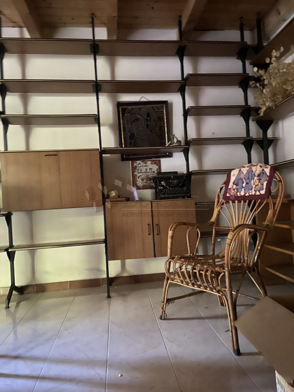 Scopri questa bella proprietà rustica situata nel cuore di un incantevole borgo collinare a Sareg...