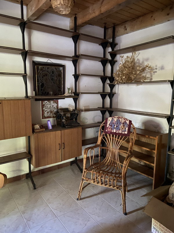 Scopri questa bella proprietà rustica situata nel cuore di un incantevole borgo collinare a Sareg...