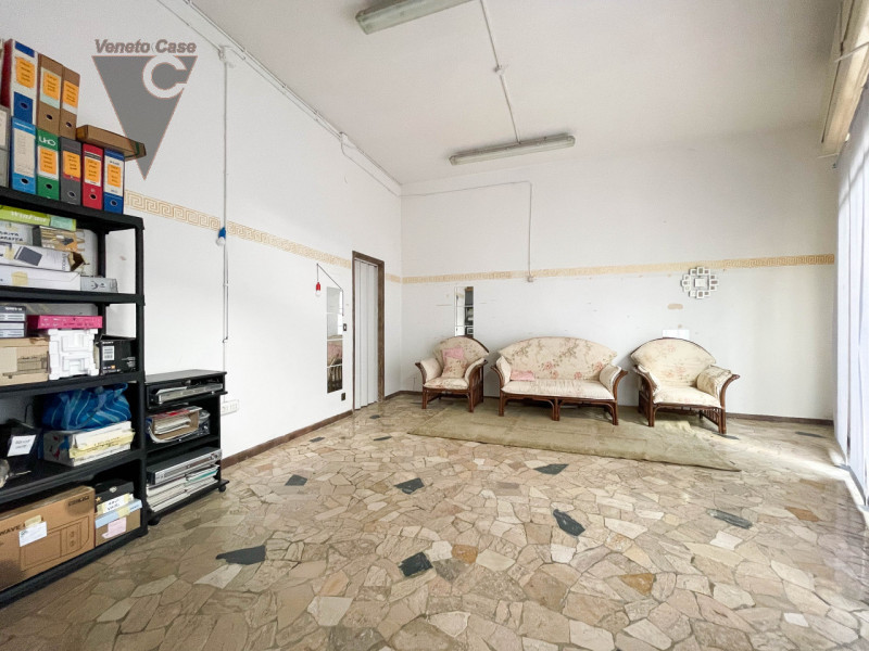 PONTE DI BRENTA - NEGOZIO
Proponiamo alle porte di Padova, in zona interna in contesto alberato, ...