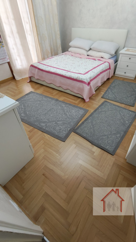 Prestigiosa villa singola costruita negli anni '80 dalle finiture particolari, piano terra ampio ...