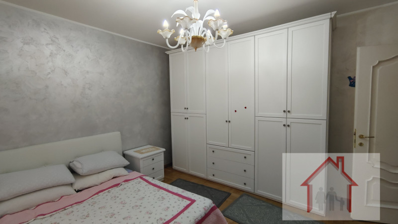 Prestigiosa villa singola costruita negli anni '80 dalle finiture particolari, piano terra ampio ...