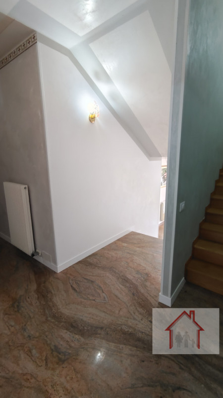 Prestigiosa villa singola costruita negli anni '80 dalle finiture particolari, piano terra ampio ...