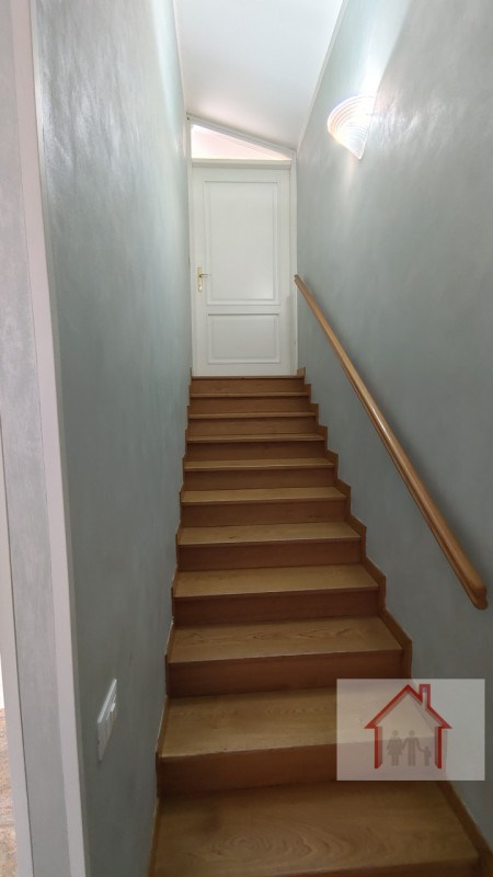 Prestigiosa villa singola costruita negli anni '80 dalle finiture particolari, piano terra ampio ...