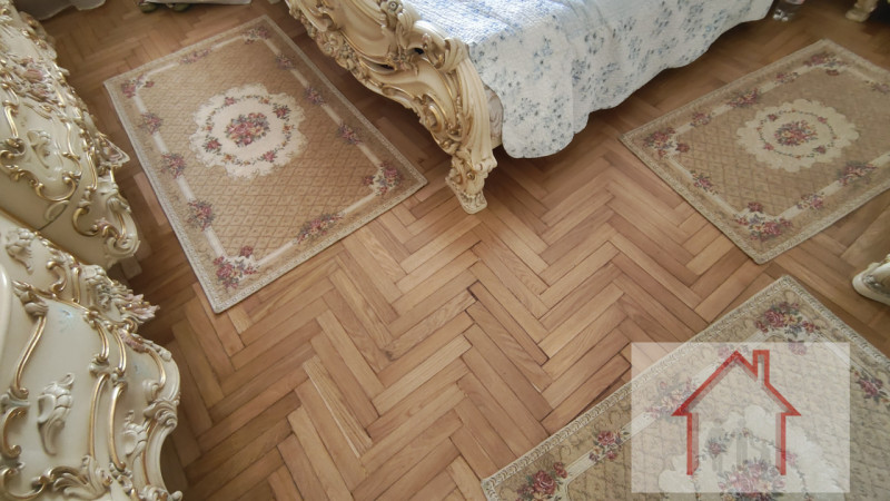 Prestigiosa villa singola costruita negli anni '80 dalle finiture particolari, piano terra ampio ...