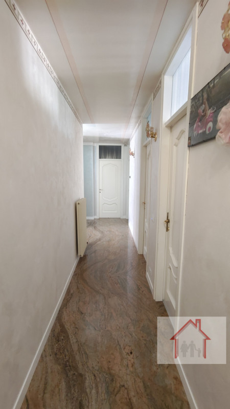 Prestigiosa villa singola costruita negli anni '80 dalle finiture particolari, piano terra ampio ...