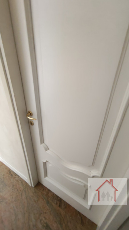 Prestigiosa villa singola costruita negli anni '80 dalle finiture particolari, piano terra ampio ...