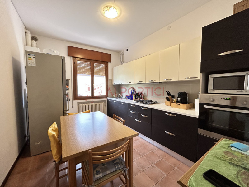 PIOVE DI SACCO centro storico – APPARTAMENTO arredato solo di cucina + tavolo/sedie situato nel C...
