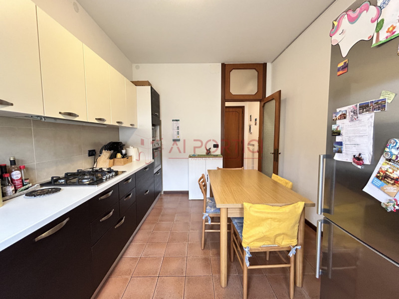 PIOVE DI SACCO centro storico – APPARTAMENTO arredato solo di cucina + tavolo/sedie situato nel C...
