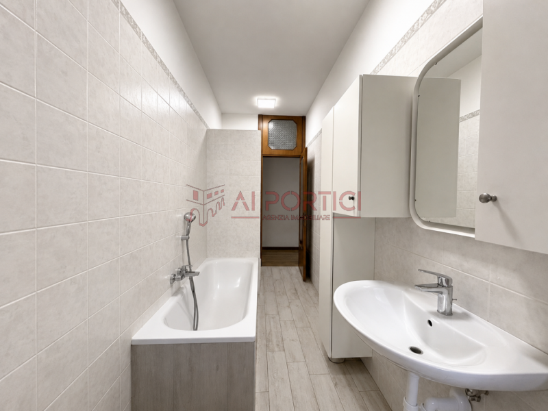 PIOVE DI SACCO centro storico – APPARTAMENTO arredato solo di cucina + tavolo/sedie situato nel C...