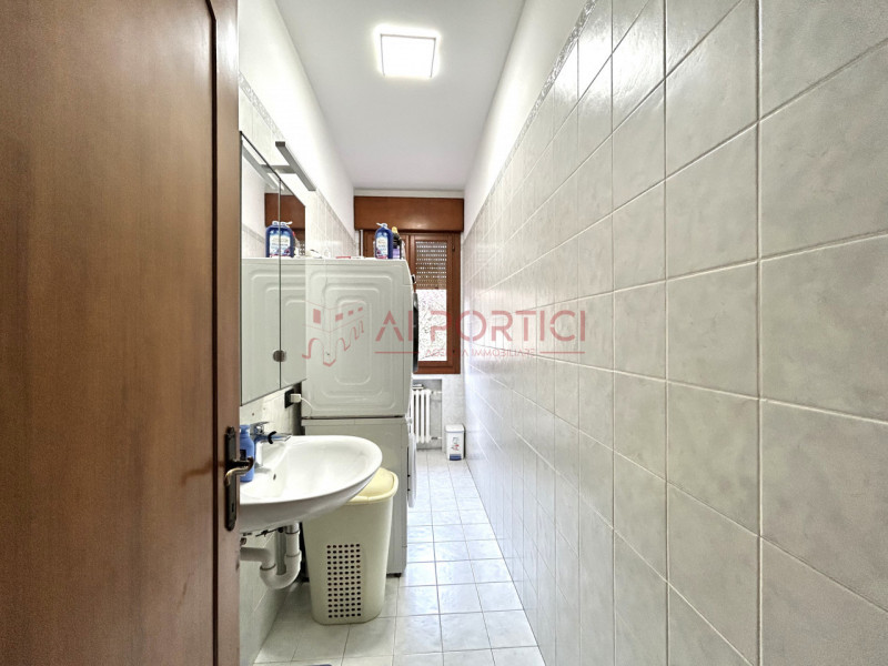 PIOVE DI SACCO centro storico – APPARTAMENTO arredato solo di cucina + tavolo/sedie situato nel C...