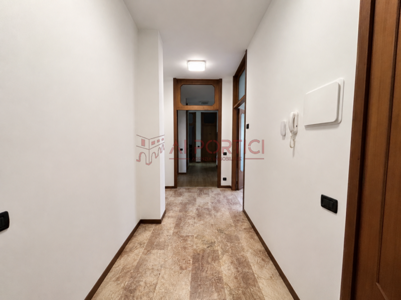 PIOVE DI SACCO centro storico – APPARTAMENTO arredato solo di cucina + tavolo/sedie situato nel C...
