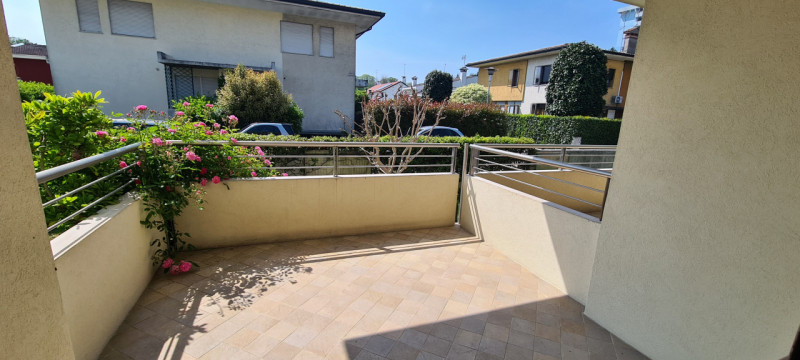 Se stai cercando una casa spaziosa, confortevole e in ottimo stato, questa villetta bifamiliare r...