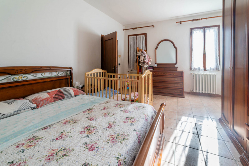 PIOVE DI SACCO – CASA SINGOLA ARREDATA con circa 350 mq di scoperto, libera dal 01/01/2026. Dispo...