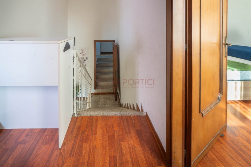 PIOVE DI SACCO – CASA SINGOLA ARREDATA con circa 350 mq di scoperto, libera dal 01/01/2026. Dispo...