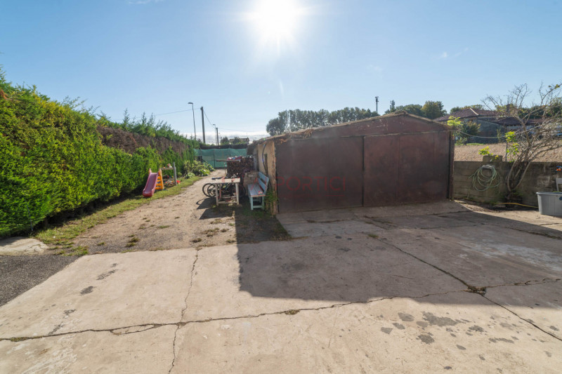 PIOVE DI SACCO – CASA SINGOLA ARREDATA con circa 350 mq di scoperto, libera dal 01/01/2026. Dispo...