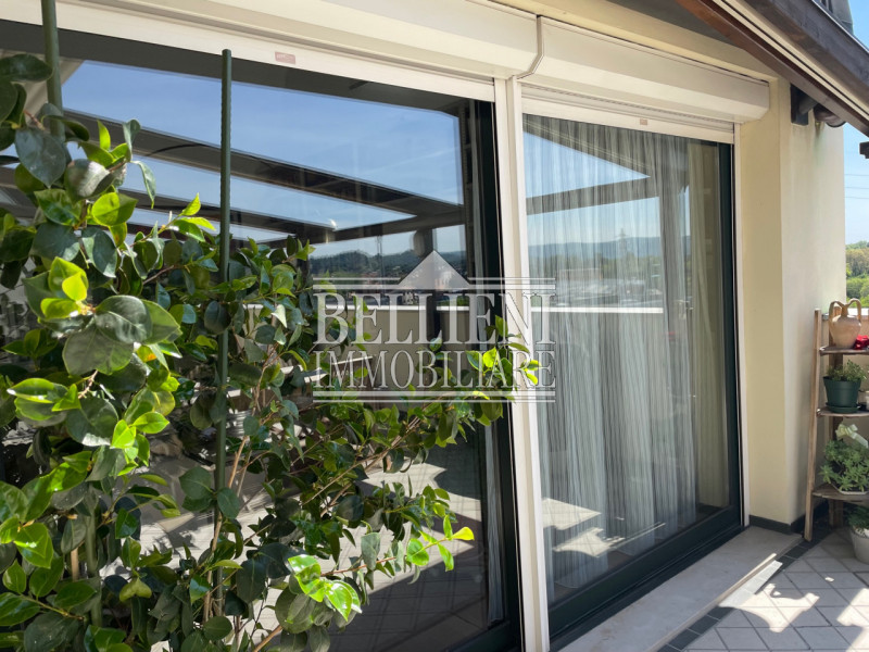 PARCO CITTA': in zona ben servita e comoda al Centro città, ATTICO con ampia terrazza panoramica....