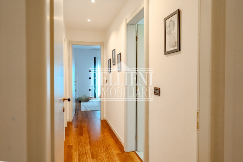 PARCO CITTA': in zona ben servita e comoda al Centro città, ATTICO con ampia terrazza panoramica....