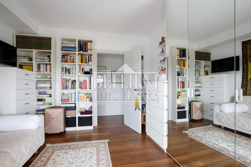 PARCO CITTA': in zona ben servita e comoda al Centro città, ATTICO con ampia terrazza panoramica....