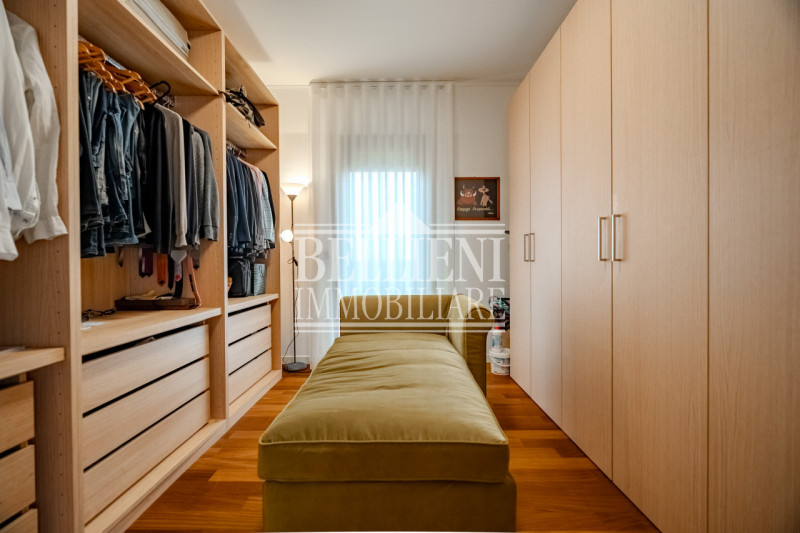 PARCO CITTA': in zona ben servita e comoda al Centro città, ATTICO con ampia terrazza panoramica....