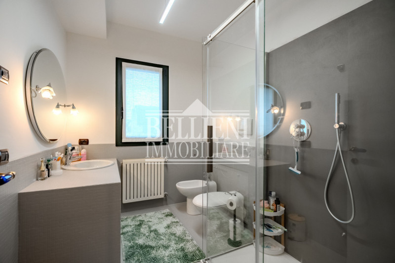 PARCO CITTA': in zona ben servita e comoda al Centro città, ATTICO con ampia terrazza panoramica....