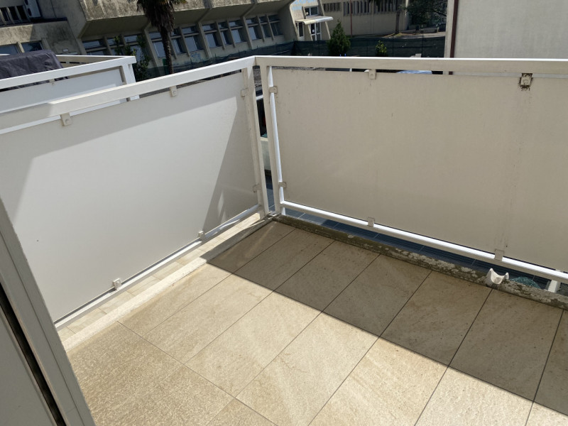 In pieno centro a Codevigo appartamento al piano primo servito da ascensore ed inserito in recent...